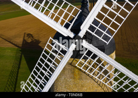 Drone schoss der Windmühle am Großen Haseley, Oxfordshire Stockfoto