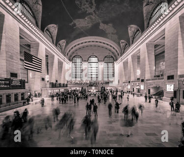 Langsame Exposition, bei der Grand Central Station in New York. Stockfoto