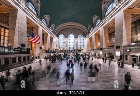 Langsame Exposition, bei der Grand Central Station in New York. Stockfoto