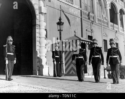 Geographie/Reisen, Monaco, Menschen, Soldaten der Wächter vor der Prince Palace, 1956, Additional-Rights - Clearance-Info - Not-Available Stockfoto