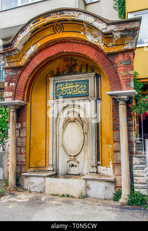 Istanbul, Türkei, 15. Juni 2006: Neyzenbasi Halilcan Brunnen ist ein osmanischer Brunnen in der uskudar Bezirk von Istanbul. Stockfoto