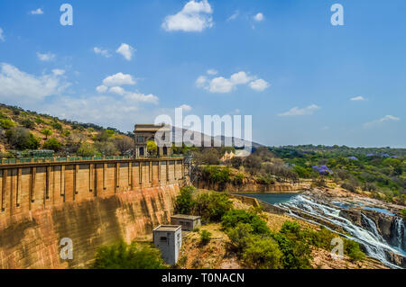 Hartbeespoort Dam Arch Eingang mit Wappen Tore Denkmal auf der Flut Verdammung in der North West Provinz Soyth Afrika Stockfoto