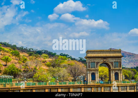 Hartbeespoort Dam Arch Eingang mit Wappen Tore Denkmal auf der Flut Verdammung in der North West Provinz Soyth Afrika Stockfoto