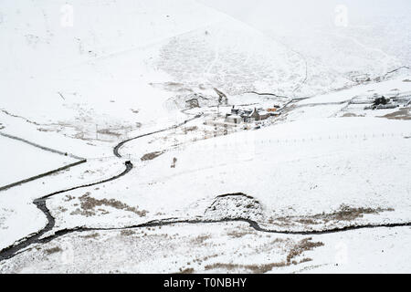 Bauernhaus in den verschneiten Dalveen Pass in der lowther Hills, Dumfries und Galloway, Scottish Borders, Schottland Stockfoto