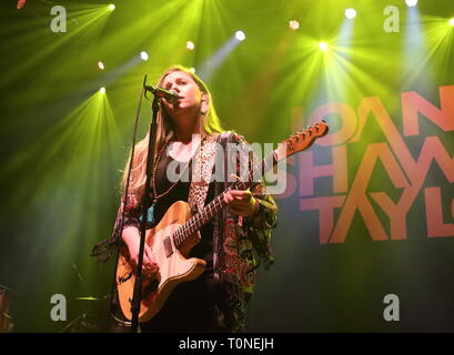 Top British Blues Gitarrist Joanne Shaw Taylor gesehen während ihrer rücksichtslosen Herzen Tour bei O2 Shepherd's Bush Empire. Stockfoto