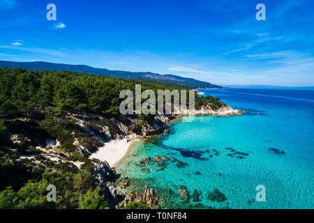 Kavourotrypes oder Orange ist ein kleines Paradies der kleinen Strände zwischen Raches und Platanitsi in Sithonia, Chalkidiki, Griechenland Stockfoto