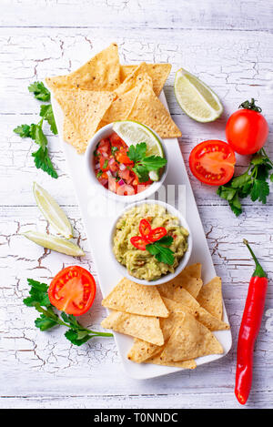 Guacamole, Tomatensauce salsa und Chips, Nachos Stockfoto