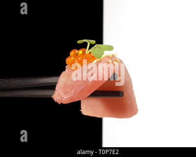 Stäbchen mit Thunfisch Filet Stockfoto