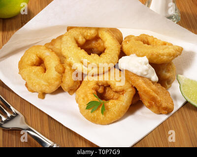 Frittierte Calamari Mitnehmen Stockfoto