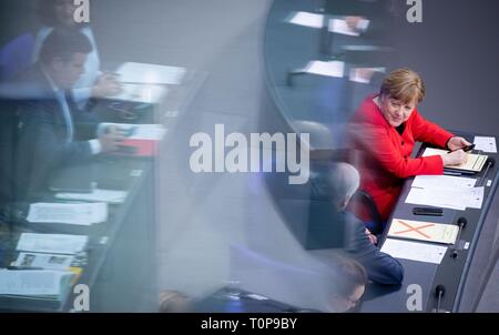 Berlin, Deutschland. 21 Mär, 2019. Bundeskanzlerin Angela Merkel (CDU, r) nimmt an der Sitzung des Bundestages. Credit: Kay Nietfeld/dpa/Alamy leben Nachrichten Stockfoto