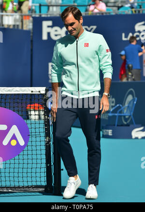 Miami Gardens, Florida, USA. 20 Mär, 2019. Roger Federer von der Schweiz während der Ribbon Cutting, bevor das erste Spiel der Miami Open Tag 3 im Hard Rock Stadion am 20. März 2019 in Miami, Florida. Quelle: MPI 10/Media Punch/Alamy leben Nachrichten Stockfoto