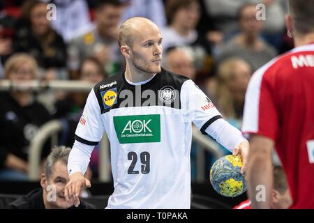 Düsseldorf, Deutschland. 09 Mär, 2019. Tim HORNKE (GER) in Aktion mit Kugel, halb Bild, halb Abbildung; Handball Laenspiel der Maenner, Freundschaftsspiel, Deutschland (GER) - Schweiz (SUI) 27:29 in Düsseldorf / Deutschland am 09.03.2019 | Verwendung der weltweiten Kredit: dpa/Alamy leben Nachrichten Stockfoto