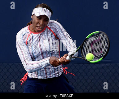 Miami Gardens, Florida, USA. 20. Mär 2019. Venus Williams auf der Praxis Gerichte im Hard Rock Stadion vor ihrem ersten Spiel der Miami Öffnen am 20. März 2019 in Miami, Florida. (Paul Hennessy/Alamy) Credit: Paul Hennessy/Alamy leben Nachrichten Stockfoto
