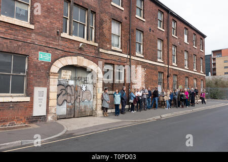 Sheffield, Yorkshire, Großbritannien. 21. Mär 2019. Lokale Künstler "Schleim" seine neueste Kreation zeigt namens 'Mausoleum der Riesen" am Auge Zeuge arbeitet, Sheffield bis zum 6. April 2019. Credit: Nigel Greenstreet/Alamy leben Nachrichten Stockfoto