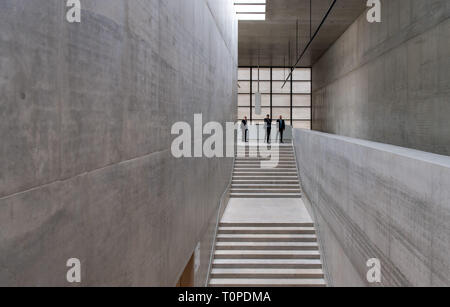 Berlin, Deutschland. 21 Mär, 2019. Blick von der Treppe im Eingangsbereich des James Simon Galerie, auf einen Termin, um die Galerie anzuzeigen. Ab dem kommenden Sommer, die Galerie wird das Gateway auf der Museumsinsel Berlin. Credit: Monika Skolimowska/dpa-Zentralbild/dpa/Alamy leben Nachrichten Stockfoto