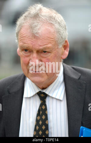 London, Großbritannien. 21. Mär 2019. Wie der Ministerpräsident kommt in Straßburg für dringende Brexit Gespräche, Demonstranten und MPs um College Green, Westminster sammeln. Glyn Davies MP (Con: Montgomeryshire) Credit: PjrFoto/Alamy leben Nachrichten Stockfoto