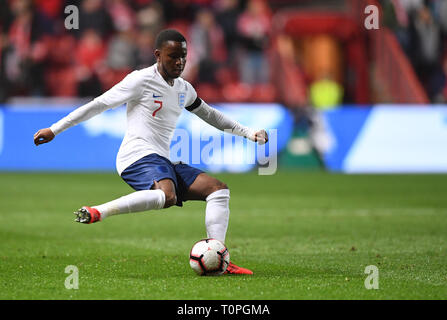 Ashton Gate, Bristol, UK. 21 Mär, 2019. Unter 21 internationalen Fußball-freundlich, England und Polen; Ademola Lookman von England U21 s Kreuze in das Feld Quelle: Aktion plus Sport/Alamy leben Nachrichten Stockfoto