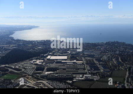 Friedrichshafen, Deutschland. 21 Mär, 2019. Bodensee und Friedrichshafen kann aus einem Fenster des Zeppelin NT (Neue Technologie) gesehen werden. Der erste Zeppelin Passagierflug der Saison 2019 fand heute am Bodensee bei schönem Wetter. Credit: Felix Hörhager/dpa/Alamy leben Nachrichten Stockfoto