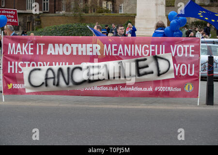 London, Großbritannien. 21 Mär, 2019. London, Großbritannien. Donnerstag 21. März 2019. Plakate außerhalb des Parlaments, Kredit: Jason Richardson/Alamy leben Nachrichten Stockfoto