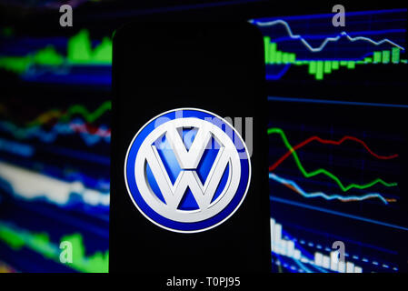 Portugal. 21 Mär, 2019. In diesem Foto Illustration Volkswagen Logo ist auf ein Android Mobiltelefon gesehen. Credit: Omar Marques/SOPA Images/ZUMA Draht/Alamy leben Nachrichten Stockfoto