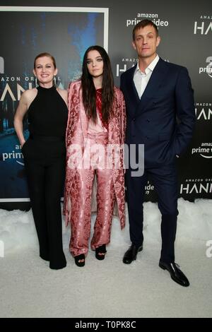 New York, NY, USA. 21 Mär, 2019. Mireille Enos, Esme Creed-Miles, Joel Kinnaman in der Ankunftshalle für HANNA Serie Premiere auf Amazon Prime Video, die Whitby Theater, New York, NY, 21. März 2019. Credit: Jason Mendez/Everett Collection/Alamy leben Nachrichten Stockfoto