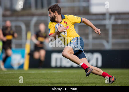 17. März 2019, Nordrhein-Westfalen, Köln: Dynamischer Start von Richard Stewart (Spanien, 15). Fünften Spiel der Rugby Europa Meisterschaft 2019: Germany-Spain am 17.03.2019 in Köln. Foto: Jürgen Kessler/dpa Stockfoto