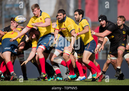 17. März 2019, Nordrhein-Westfalen, Köln: Pas spielen von Manu Mora (Spanien, 8) in der Mitte des Bildes. Fünften Spiel der Rugby Europa Meisterschaft 2019: Germany-Spain am 17.03.2019 in Köln. Foto: Jürgen Kessler/dpa Stockfoto