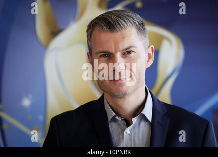 Hamburg, Deutschland. 18 Mär, 2019. Axel vom Schemm, Manager Corporate Communications Aldi Nord, nimmt an einer Pressekonferenz für die Beachvolleyball-WM in Hamburg. Credit: Christian Charisius/dpa/Alamy leben Nachrichten Stockfoto