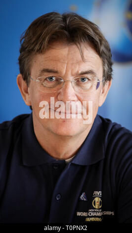 Hamburg, Deutschland. 18 Mär, 2019. Hannes Jagerhofer, Veranstalter und Geschäftsführer der Strand Majoren GmbH, auf einer Pressekonferenz für die Beachvolleyball-WM in Hamburg. Credit: Christian Charisius/dpa/Alamy leben Nachrichten Stockfoto