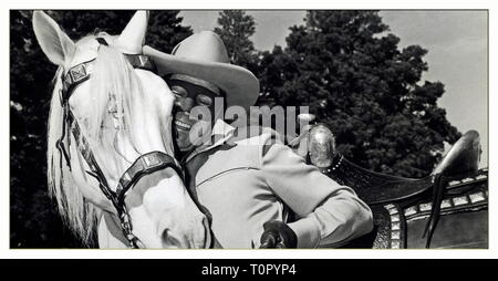 Clayton Moore (geboren Jack Carlton Moore, September 14, 1914 - Dezember 28, 1999) war ein US-amerikanischer Schauspieler am besten für die Wiedergabe der fiktiven Western Lone Ranger von 1949-1951 und 1954-1957 auf die TV-Serie mit dem gleichen Namen und zwei verbundenen Filme vom gleichen Hersteller bekannt. Quelle: Hollywood Foto Archiv/MediaPunch Stockfoto