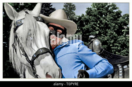 Clayton Moore (geboren Jack Carlton Moore, September 14, 1914 - Dezember 28, 1999) war ein US-amerikanischer Schauspieler am besten für die Wiedergabe der fiktiven Western Lone Ranger von 1949-1951 und 1954-1957 auf die TV-Serie mit dem gleichen Namen und zwei verbundenen Filme vom gleichen Hersteller bekannt. Quelle: Hollywood Foto Archiv/MediaPunch Stockfoto