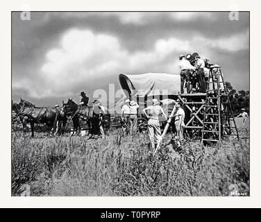 1941 schwarz-weiße amerikanische Western Film von Warner Bros. Bilder, produziert von Hal B. Wallis und Robert Fellows, unter der Regie von Raoul Walsh, dass stars Errol Flynn und Olivia de Havilland. Handlung Der Film bietet eine sehr fiktiven Bericht über das Leben von General George Armstrong Custer, von der Zeit, die er in West Point Military Academy durch den Amerikanischen Bürgerkrieg und schließlich zu seinem Tod in der Schlacht am Little Bighorn. Custer ist als Spaß - liebevolle, stürzende Abbildung, der wählt, Ehre und Ruhm, Geld und Korruption dargestellt. Der Kampf gegen den Chief Crazy Horse ist wie dargestellt Stockfoto