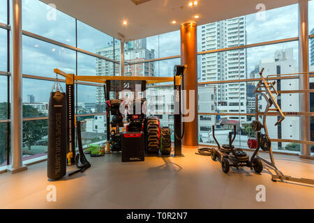 Innenraum der Cascade Club und Spa Fitness Center in Bangkok, Thailand. Stockfoto