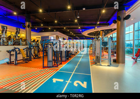 Innenraum der Cascade Club und Spa Fitness Center in Bangkok, Thailand. Stockfoto