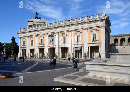 Die Kapitolischen Museen, Palazzo dei Conservatori oder Palast der Konservatoren, & Piazza de Campidoglio Stadtplatz, Capitol, Capitol, Rom, Italien Stockfoto