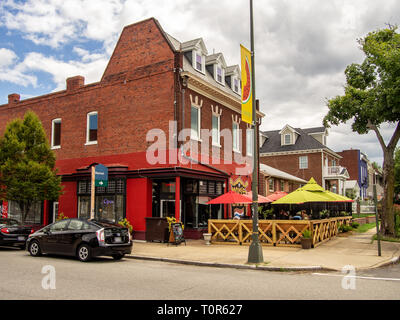 Richmond, VA. Sidewalk Cafe an Carytown. Stockfoto