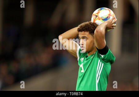 Nordirlands Jamal Lewis während der UEFA EURO 2020 Qualifikation, Gruppe C Match im Windsor Park, Belfast. Stockfoto