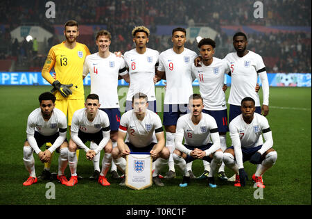 England's Angus Gunn (wieder von links nach rechts), Kieran Dowell, Lloyd Kelly, Dominic Calvert-Lewin, Reiss Nelson, Fikayo Tomori, Jay Dasilva (vorne von links nach rechts), Phil Foden, Jonjoe Kenny, James Maddison und Ademola Lookman vor dem Internationalen Freundschaftsspiel in Ashton Gate, Bristol. Stockfoto