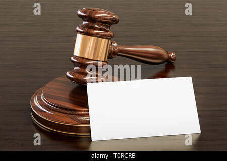 Blank business card für Richter, Rechtsanwalt, Anwaltskanzlei oder Notar auf der hölzernen Schreibtisch Hintergrund. 3D-Rendering Stockfoto