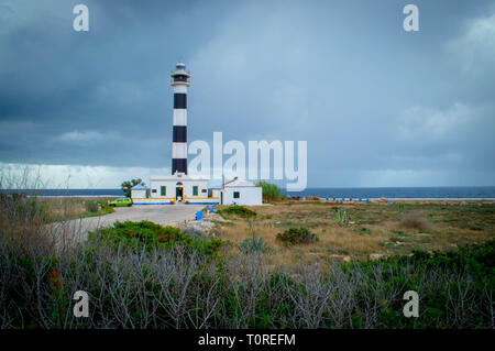 Menorca Leuchtturm Cap de Artrutx Cala n' Bosch. Spanien Stockfoto