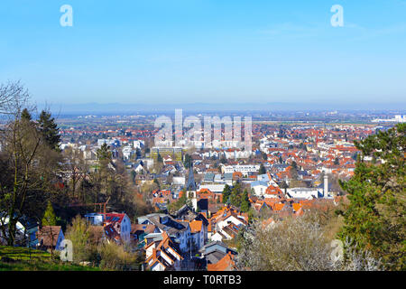 Blick vom Boxberg Hill im Odenwald über Bezirk namens "rohrbach" in Heidelberg, Deutschland Stockfoto