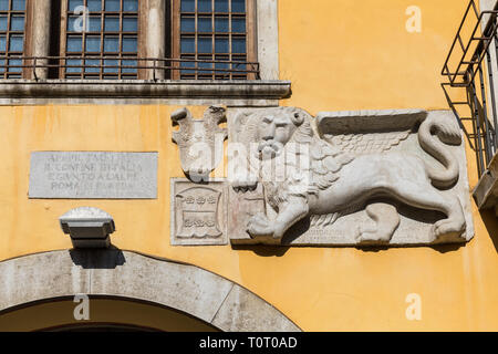 Statue eines geflügelten Löwen von St. Mark - Muggia, Friaul Julisch Venetien, Italien Stockfoto