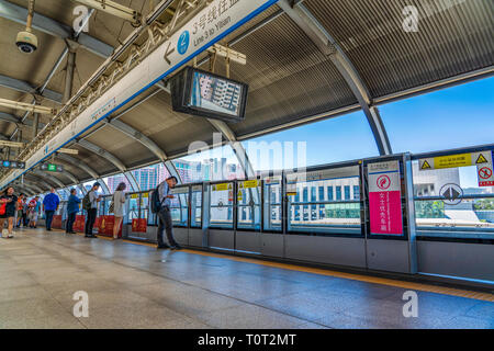 SHENZHEN, China - 29 Oktober: Das ist die U-Bahn-Station Plattform der Buji im Osten der Stadt Shenzhen am 29. Oktober 2018 in Shenzhen. Stockfoto