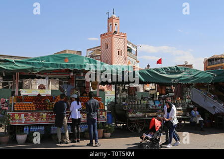 Orangensaft, Jemaa el Fna, Medina, Marrakesch, Marrakesh-Safi region, Marokko, Nordafrika Stockfoto