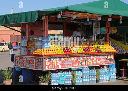 Orangensaft, Jemaa el Fna, Medina, Marrakesch, Marrakesh-Safi region, Marokko, Nordafrika Stockfoto