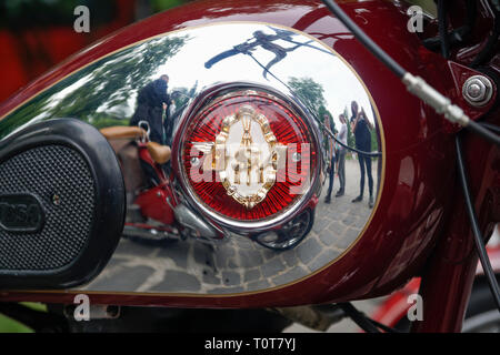 BSA Motorrad Emblem. Tatransky Oldtimer 2018. Tatranska Lomnica, Slowakei Stockfoto