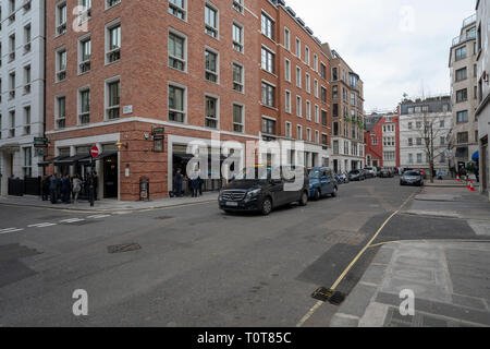 Graue Feder Nachmittag auf Arlington Street, St James's, London im Vereinigten Königreich Stockfoto