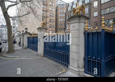 Graue Feder Nachmittag auf Arlington Street, St James's, London im Vereinigten Königreich Stockfoto