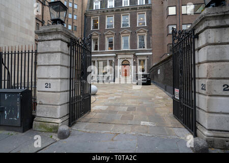 Graue Feder Nachmittag auf Arlington Street, St James's, London im Vereinigten Königreich Stockfoto