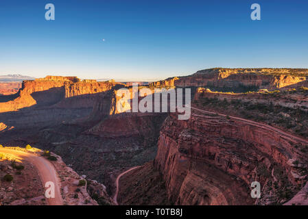 Shafer Canyon Overlook im Canyonlands National Park, Utah bei Sonnenuntergang Stockfoto